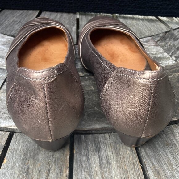 CLARKS LOW HEELED WEDGE BRONZE PUMP 9M - Picture 4 of 12